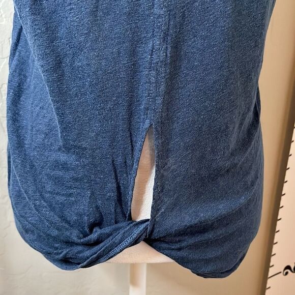 Red Haute Blue top with deep V and back of neck, plus twisted bottom detailing. - Picture 5 of 11